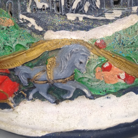 Light-Up Holly Wreath Snowy Village Starry Night Ceramic Vintage Christmas Decor - Picture 3 of 16